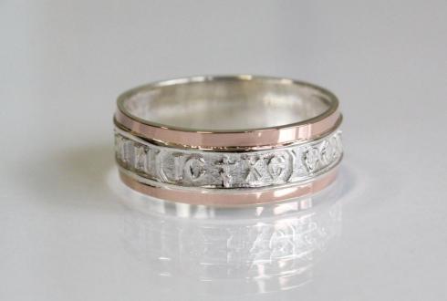 Серебряное кольцо "Спаси и Сохрани" с золотыми вставками